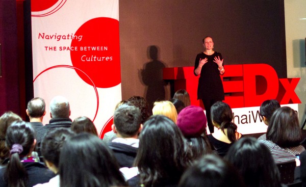 TEDxShanghaiWomen_Banner-behind-Mary-Bergstrom